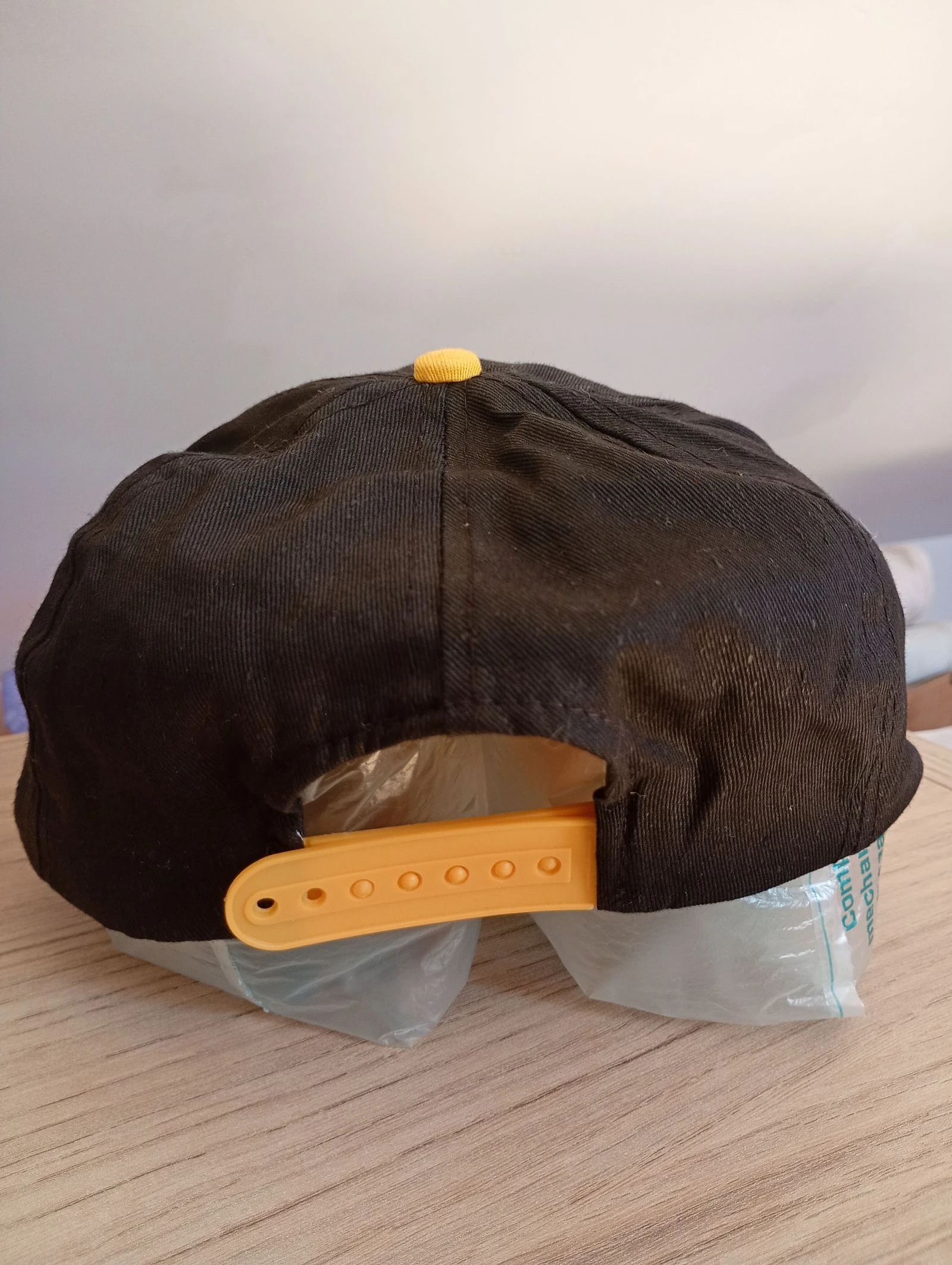 Vintage 90s snapback cap black and yellow – photo 3